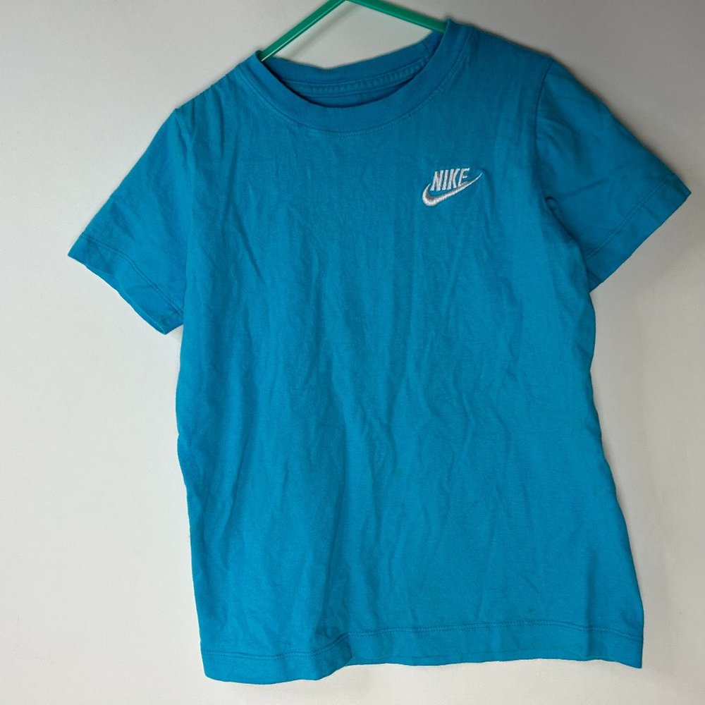 The Nike Tee Blue T-shirt Boys XS